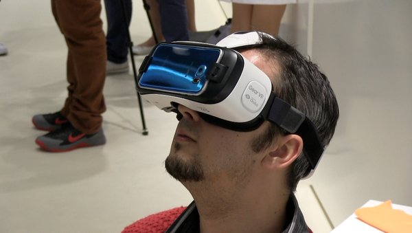 Guillaume se frotte au Gear VR